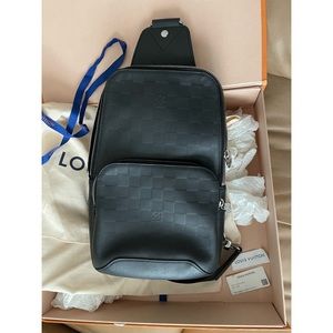 ❤️PRICE DROP‼️ 💯 % Auth. LV avenue sling infini
